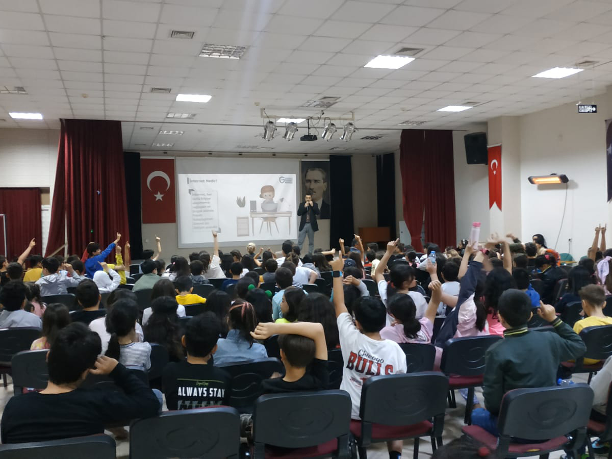 Ankara Etimesgut Atatürk İlkokulu Öğrencilerine Yönelik Bilinçli ve Güvenli İnternet Kullanımı Semineri
