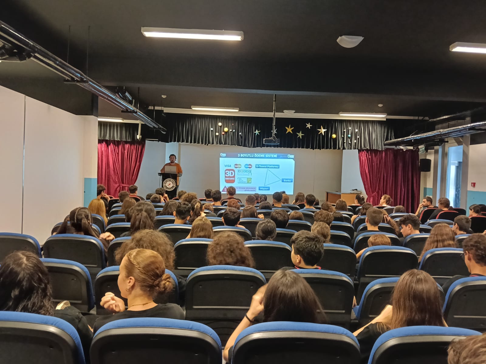 İstanbul Bakırköy Halil Bedii Yönetken Ortaokulu Öğrencilerine Yönelik Bilinçli ve Güvenli İnternet Kullanımı Semineri