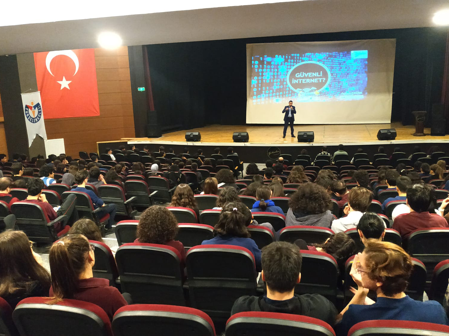 Ankara Mamak Yükselen Koleji Doğukent Kampüsü Öğrencilerine Yönelik Bilinçli ve Güvenli İnternet Kullanımı Semineri