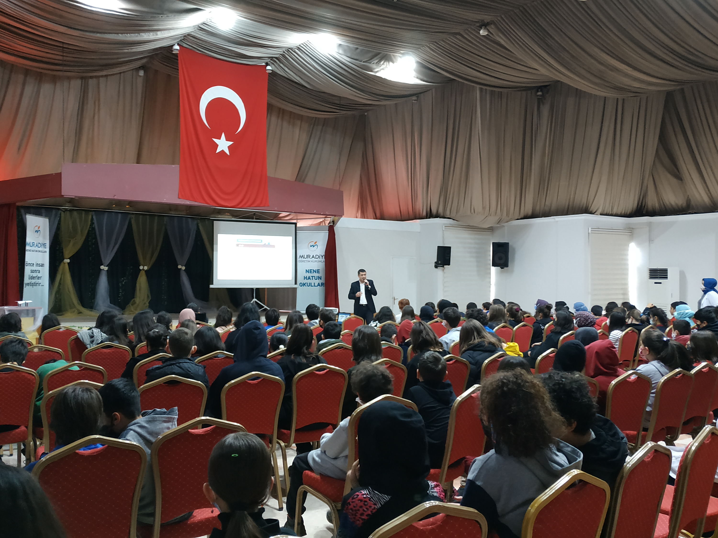 Ankara Pursaklar Muradiye Nene Hatun Okulları Öğrencilerine Yönelik Bilinçli ve Güvenli İnternet Kullanımı Semineri