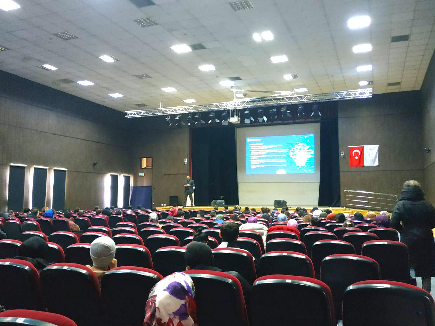 Ankara Çocuk Evleri Koordinasyon Merkezi Öğrencilerine ve Personellerine Yönelik Bilinçli ve Güvenli İnternet Kullanımı Semineri