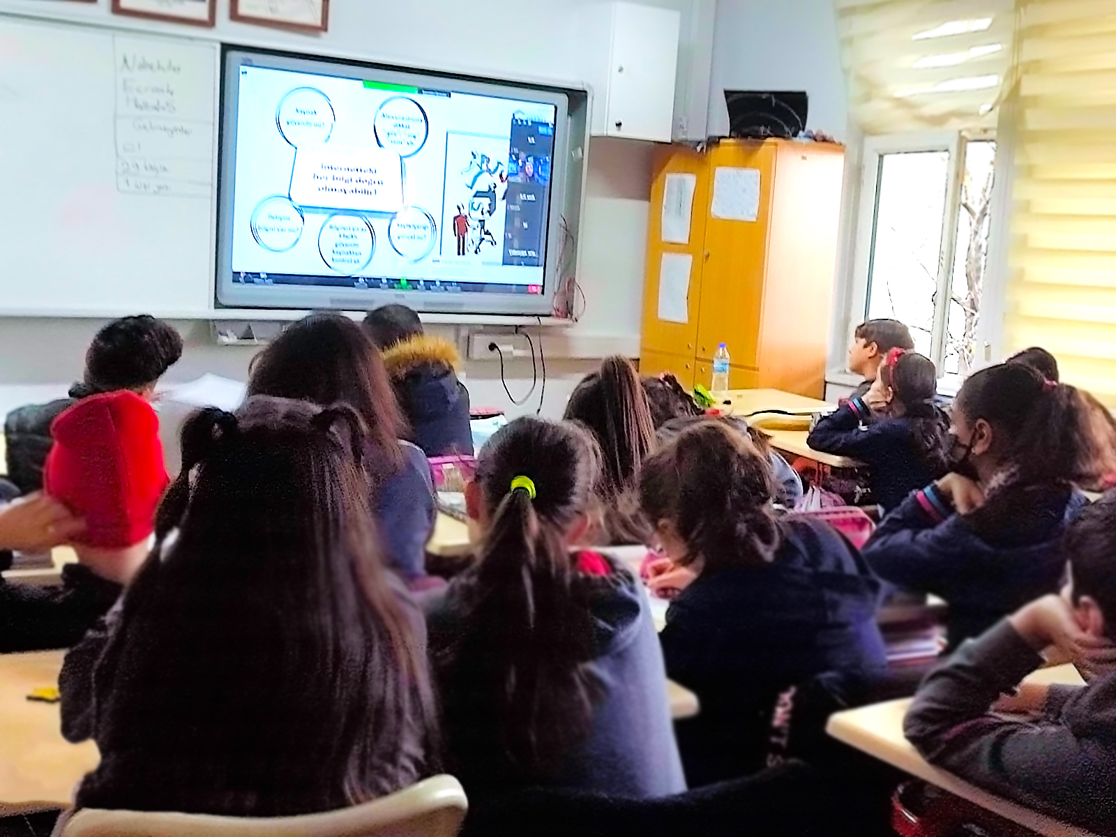 Trabzon Ortahisar Çukurçayır Ortaokulu Öğrencilerine Yönelik Bilinçli ve Güvenli İnternet Kullanımı Semineri