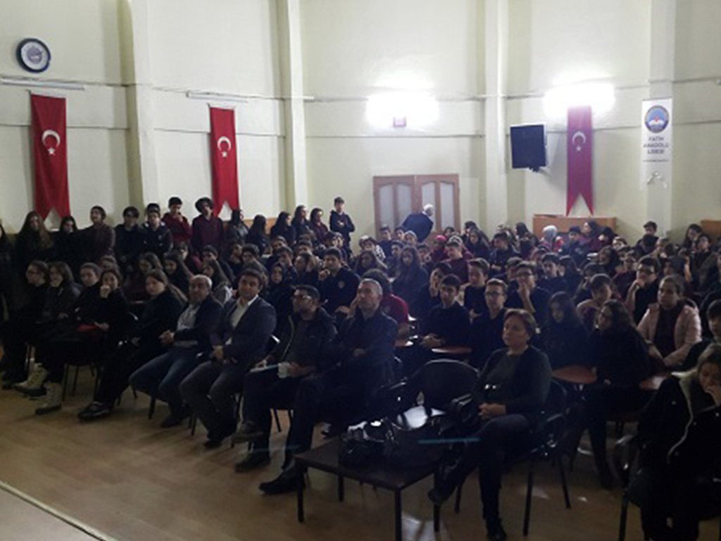 Manisa Fatih Anadolu Lisesi'nde Bilinçli ve Güvenli İnternet Semineri