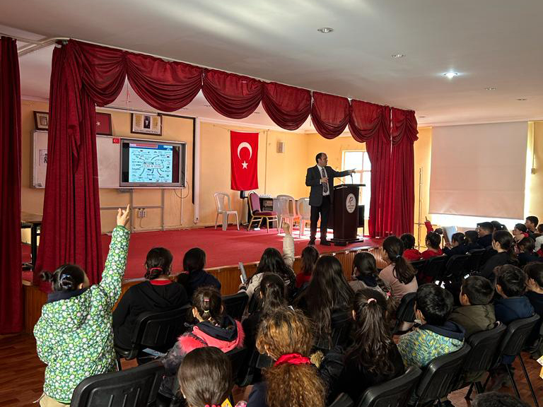 Mersin Yenişehir Aliye Pozcu İlkokulu Öğrencilerine Yönelik Bilinçli ve Güvenli İnternet Kullanımı Semineri
