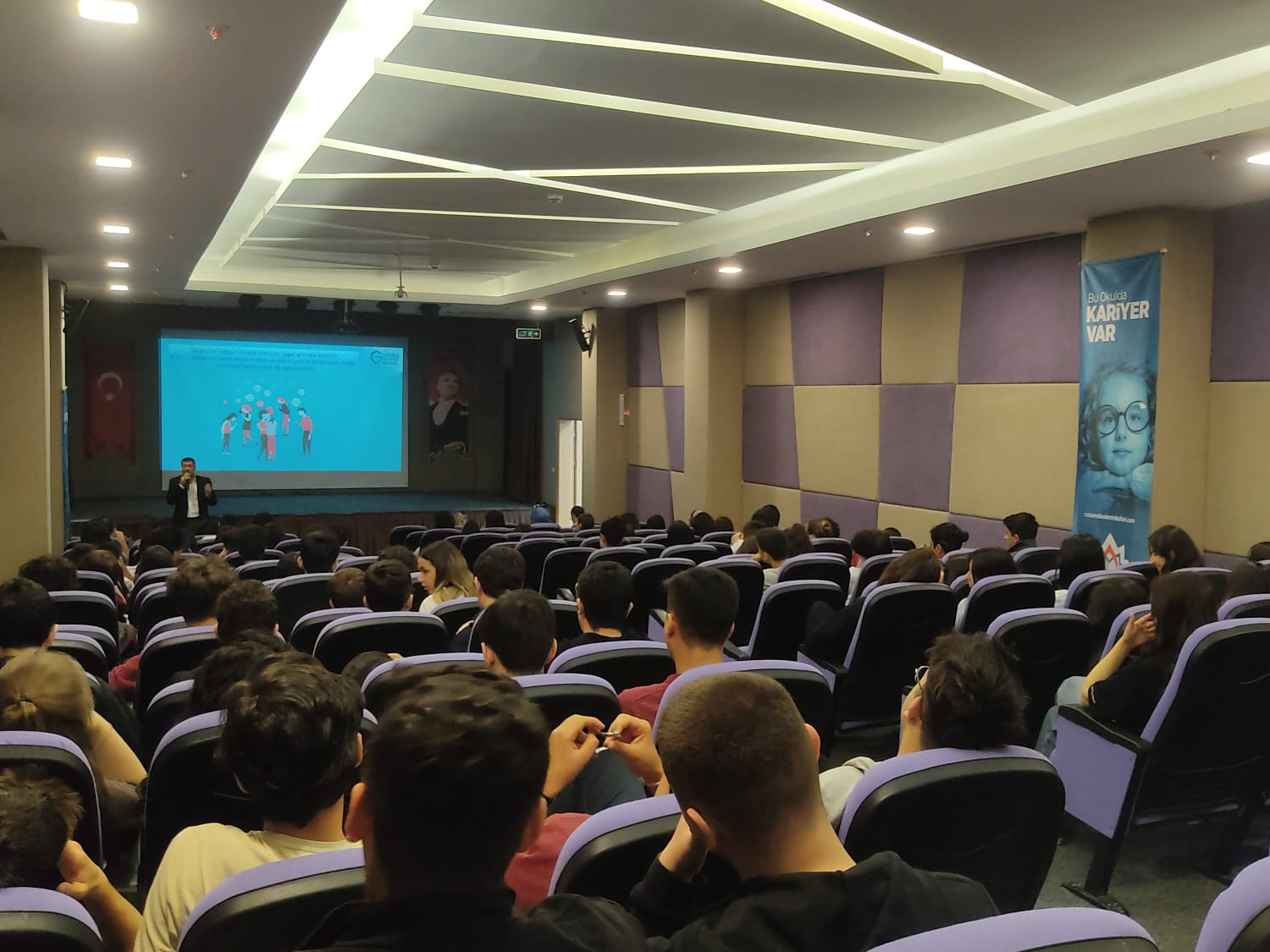 Ankara Etimesgut Çözüm Akademi Okulları Eryaman Kampüsü Ortaokul ve Lise Öğrencilerine Yönelik Bilinçli ve Güvenli İnternet Kullanımı Semineri