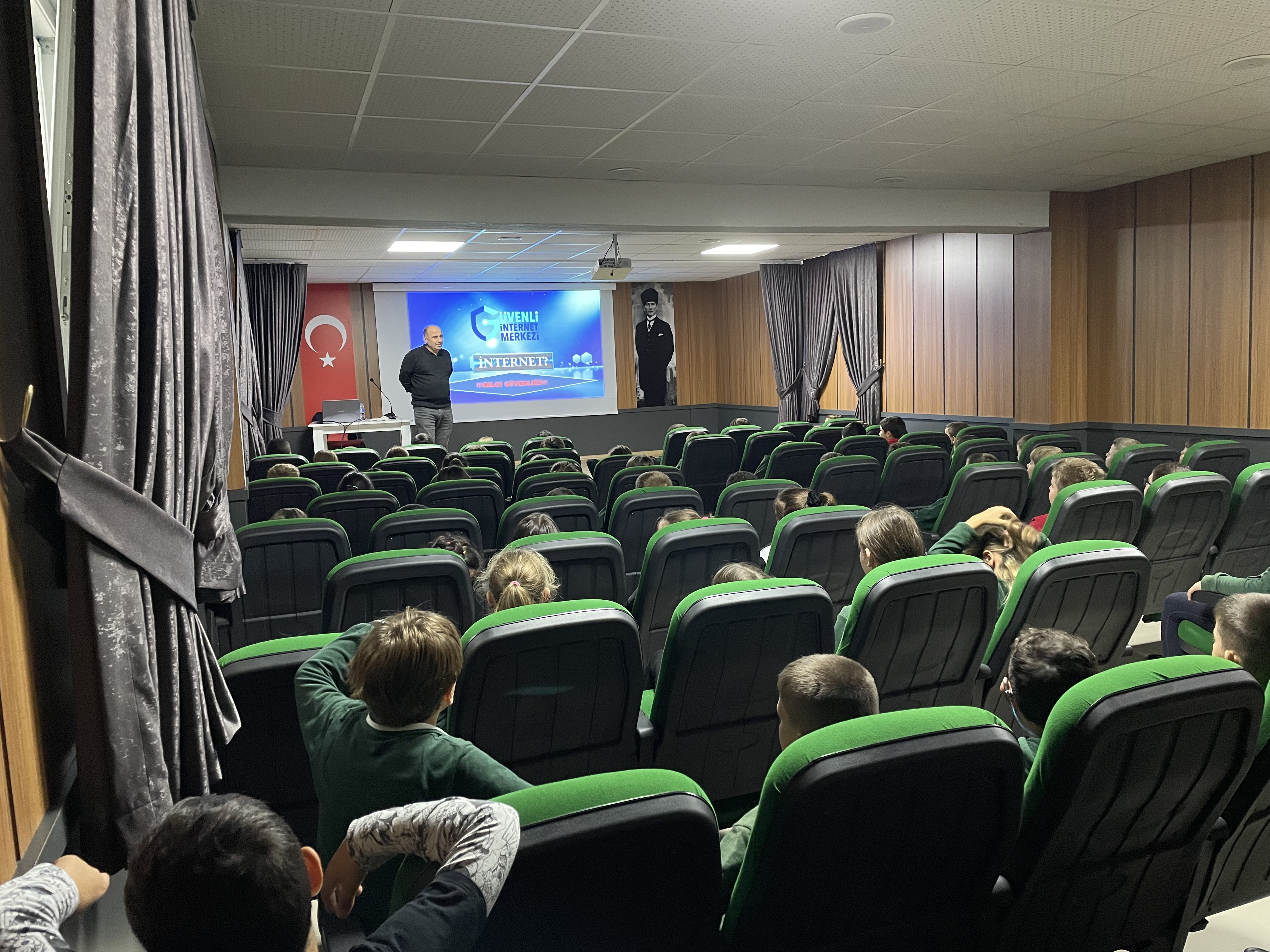 Samsun Tekkeköy Aşağıçinik Selma Ümit Sarıtaşlı İlkokulu Öğrencilerine Yönelik Bilinçli ve Güvenli İnternet Kullanımı Semineri