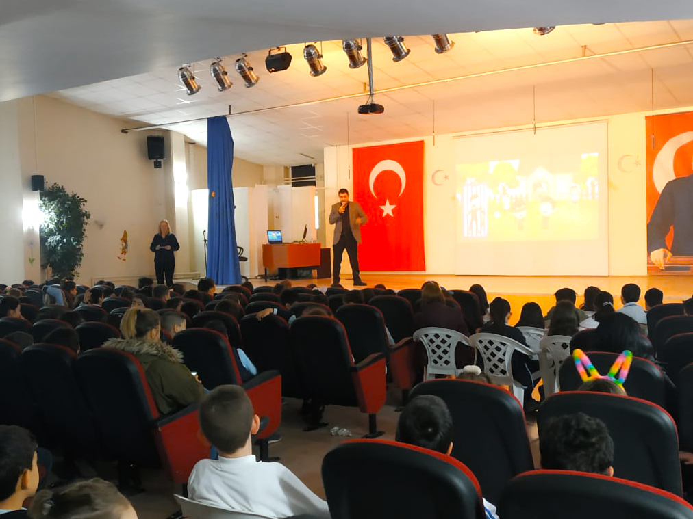 Ankara Etimesgut Şehit Ferhat Koç İlkokulu Öğrencilerine ve Velilerine Yönelik Bilinçli ve Güvenli İnternet Kullanımı Semineri