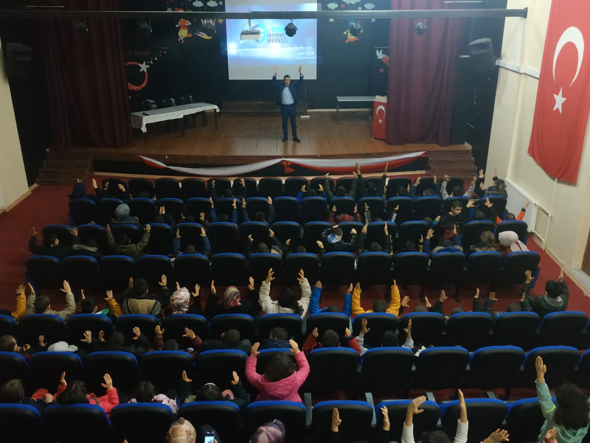 Ankara Çocuk Evleri Sitesi Öğrencilerine ve Personellerine Yönelik Bilinçli ve Güvenli İnternet Kullanımı Semineri