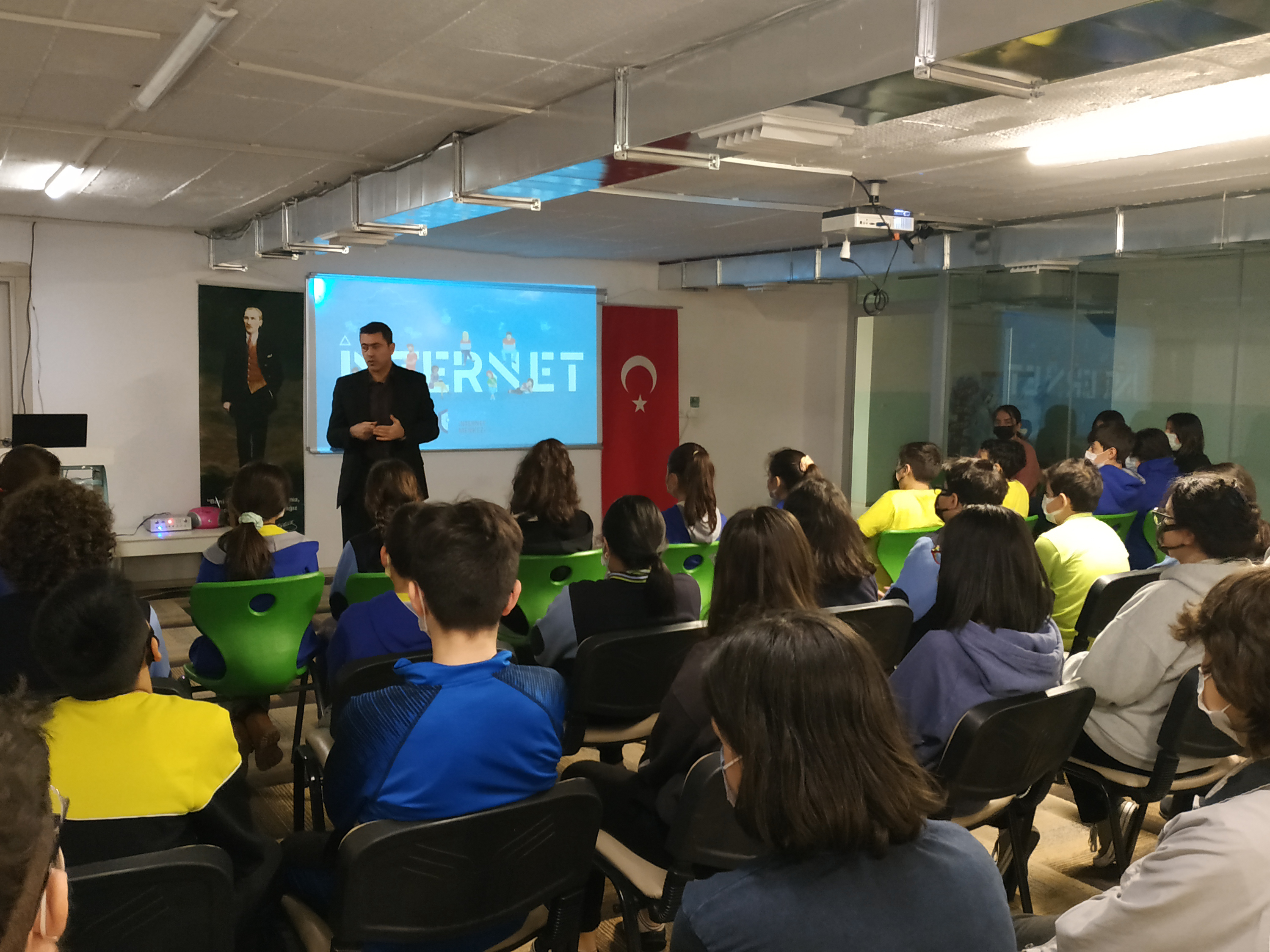 Ankara Çankaya Doku Okulları Öğrencilerine Yönelik Bilinçli ve Güvenli İnternet Kullanımı Semineri