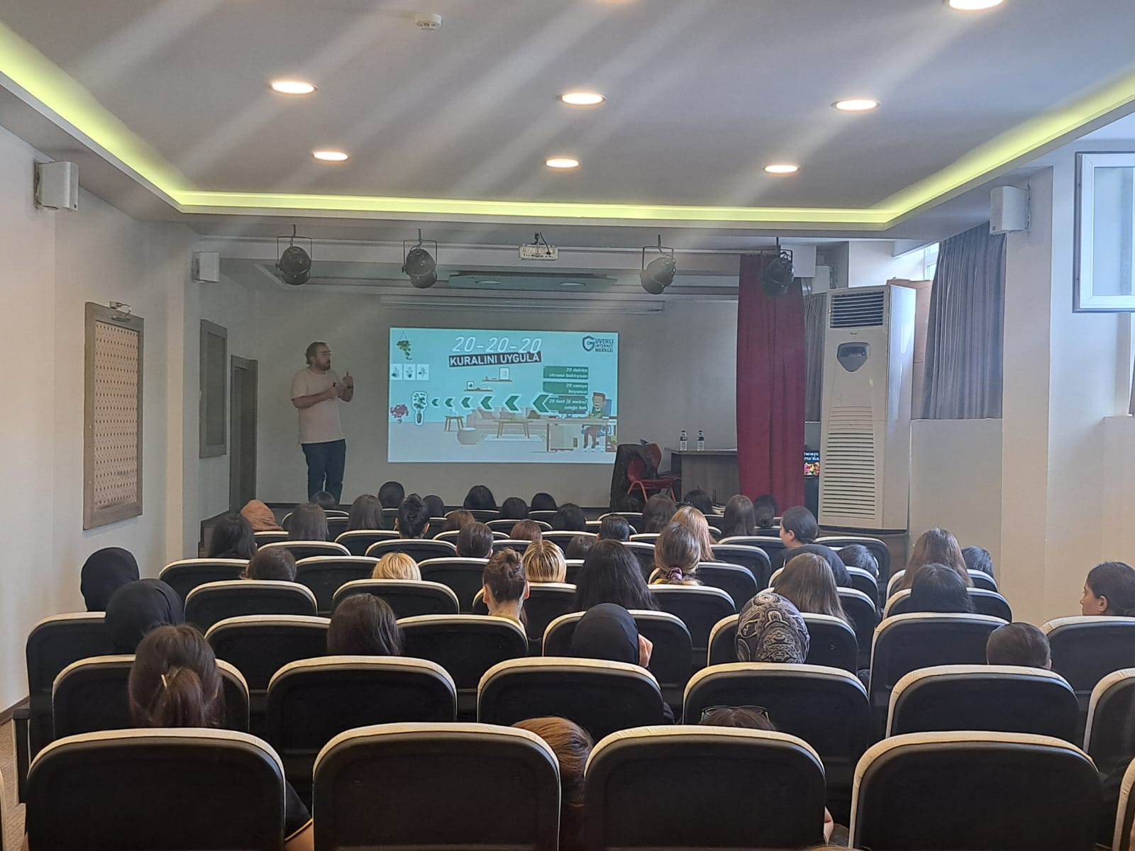 İstanbul Bahçelievler Kocasinan Mesleki Ve Teknik Anadolu Lisesi Öğrencilerine Yönelik Bilinçli ve Güvenli İnternet Kullanımı Semineri