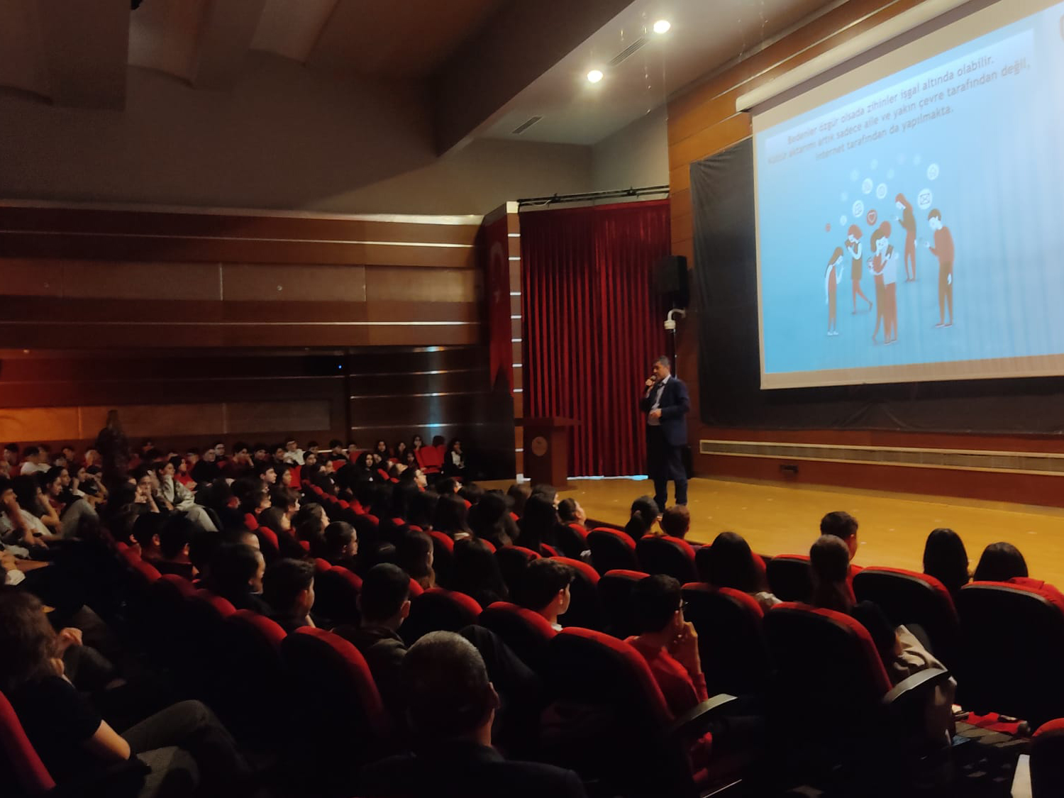 Ankara Çankaya Sınav Koleji Merkez Kampüsü Ortaokulu Öğrencilerine Yönelik Bilinçli ve Güvenli İnternet Kullanımı Semineri