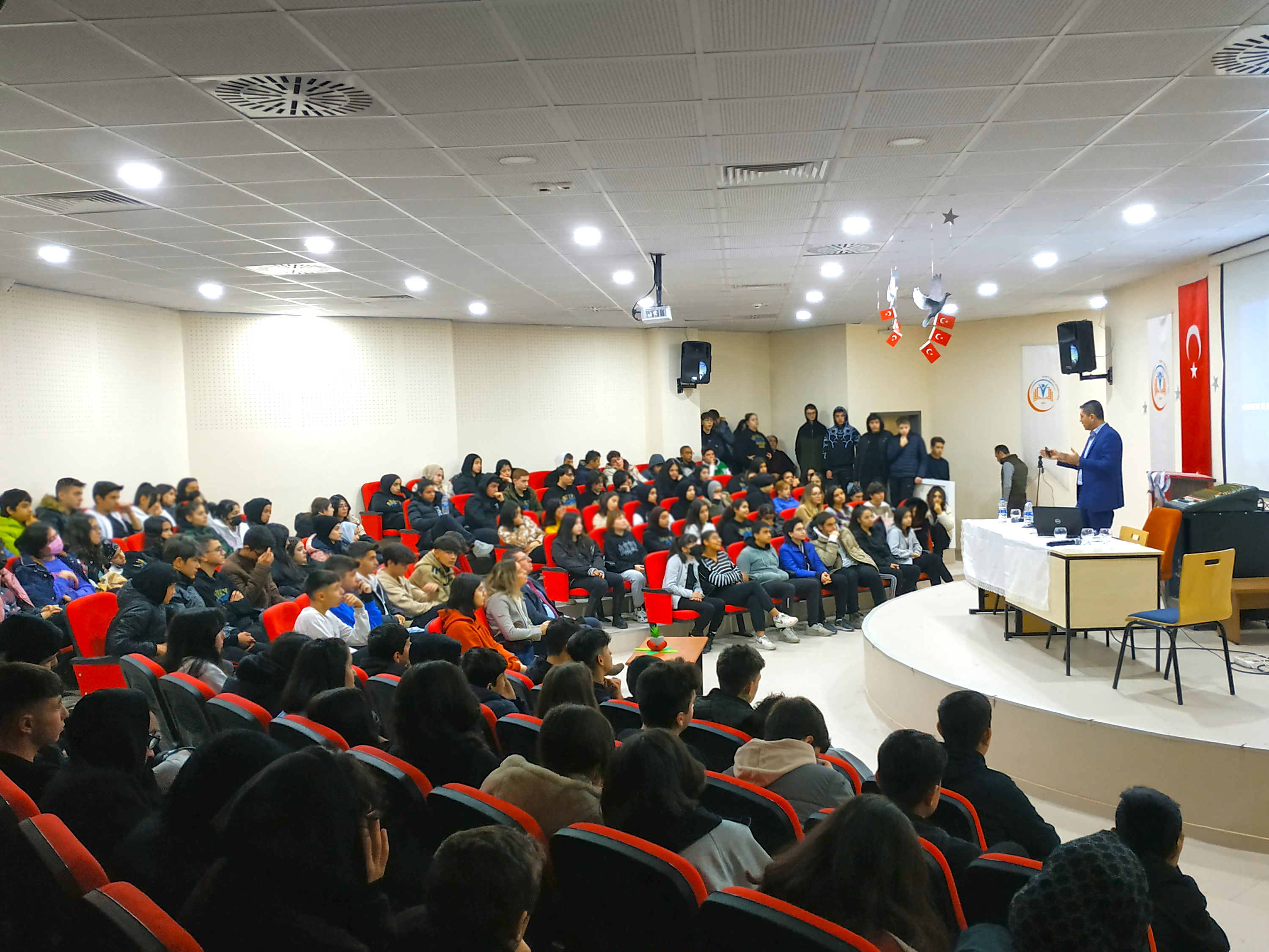 Ankara Çankaya Süheyl Ünver Anadolu Lisesi Öğrencilerine Yönelik Bilinçli ve Güvenli İnternet Kullanımı Semineri