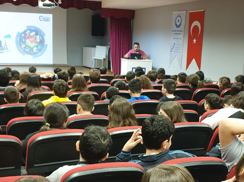 İstanbul Pendik Muhsin Yazıcıoğlu Ortaokulu Öğrencilerine Yönelik Bilinçli ve Güvenli İnternet Kullanımı Semineri