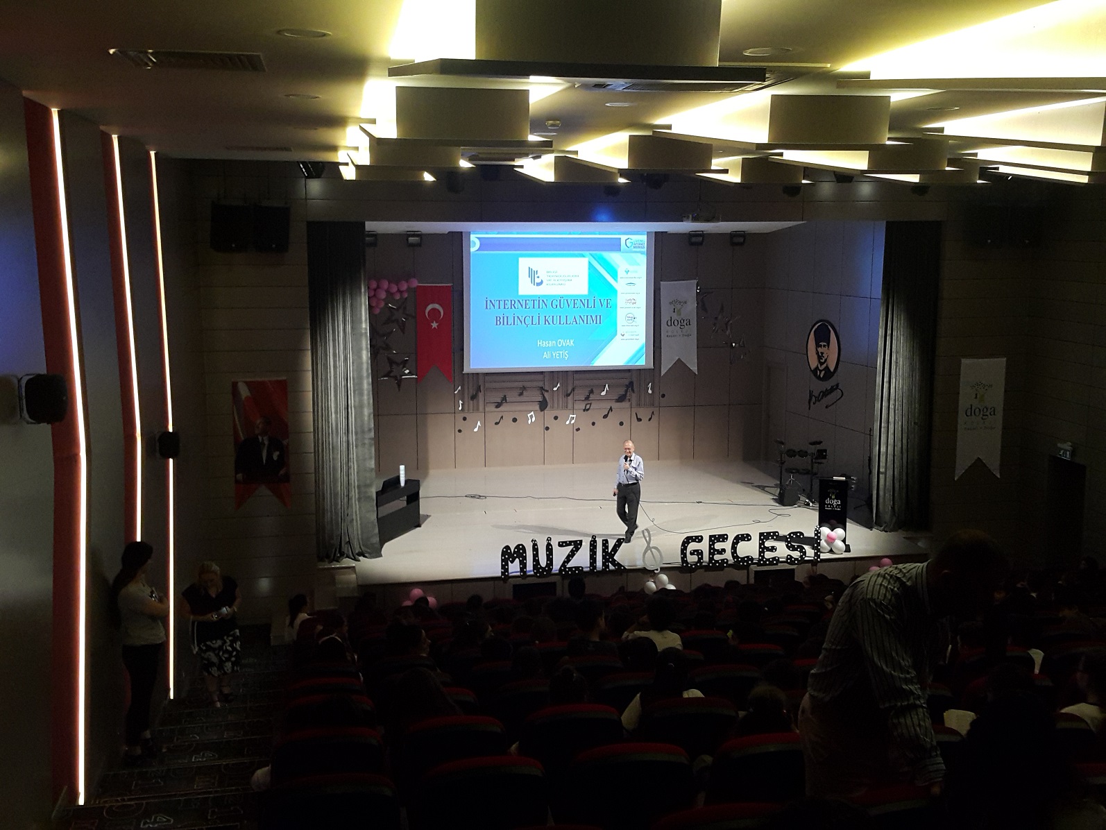 İzmir  Buca Doğa Kolejinde, Bilinçli Ve Güvenli İnternet Semineri