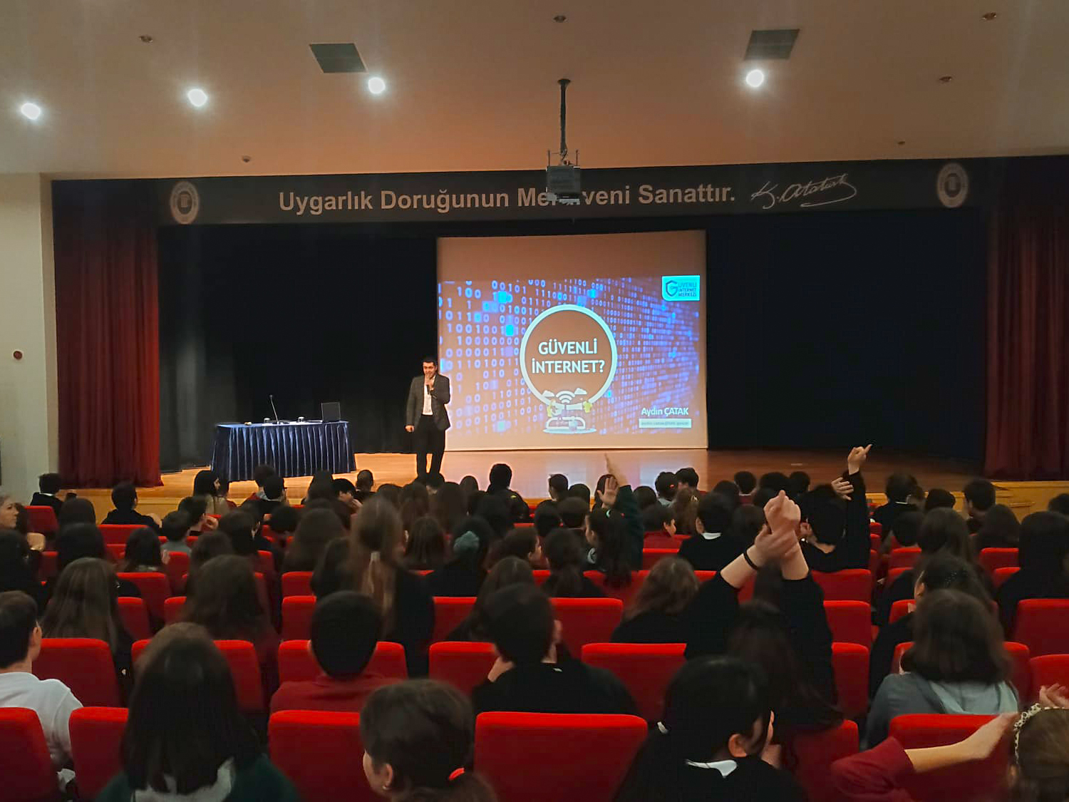 Ankara Çankaya Özel Tevfik Fikret Ortaokulu Öğrencilerine Yönelik Bilinçli ve Güvenli İnternet Kullanımı Semineri