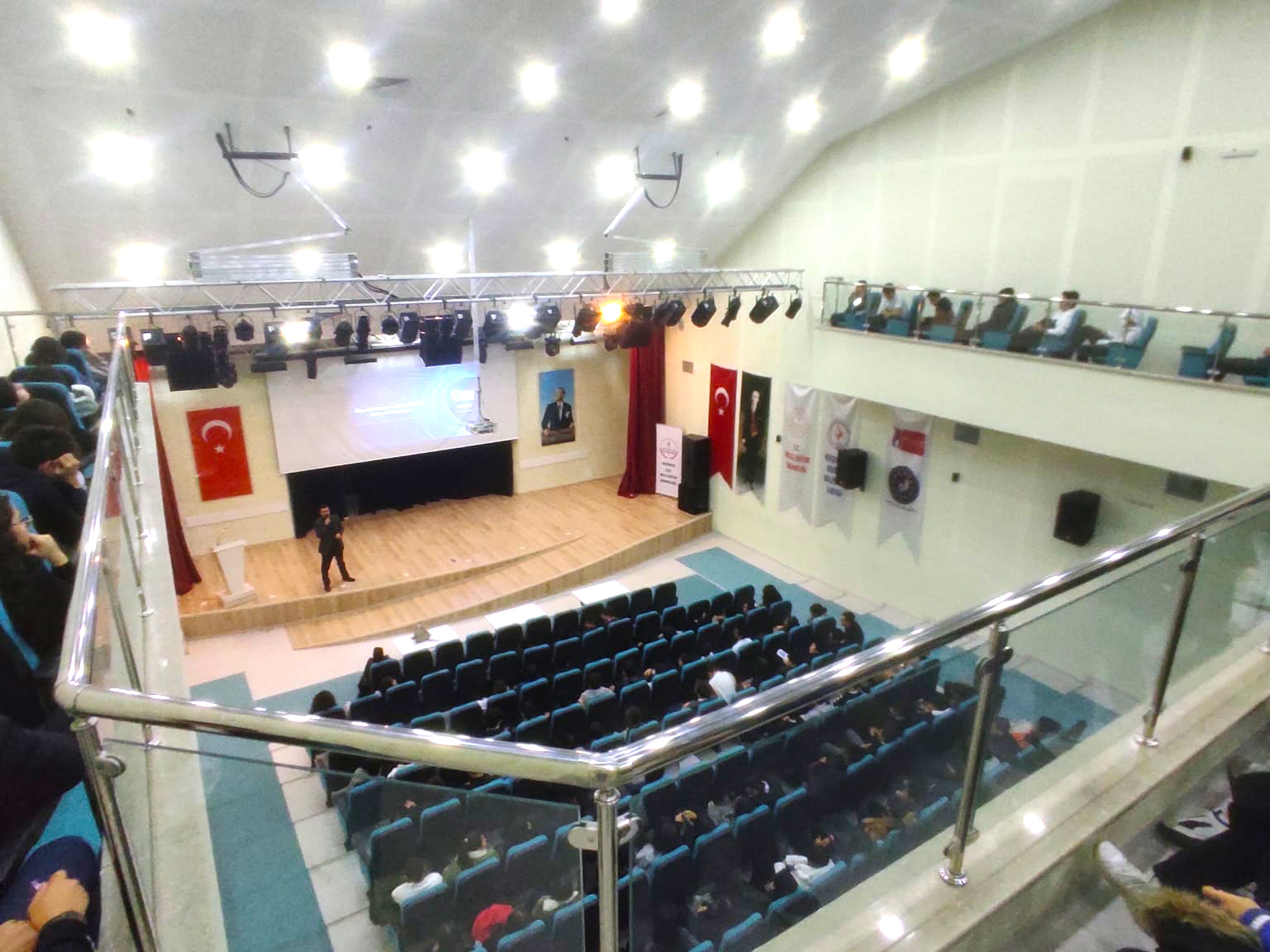 Ankara Keçiören Vatansever Şehit Tümgeneral Aydoğan Aydın Fen Lisesi Öğrencilerine Yönelik Bilinçli ve Güvenli İnternet Kullanımı Semineri