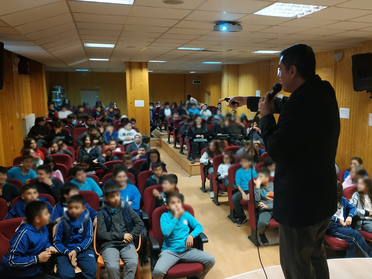 Ankara Keçiören Hacı Mustafa Tarman Ortaokulu Öğrencilerine Yönelik Bilinçli ve Güvenli İnternet Kullanımı Semineri
