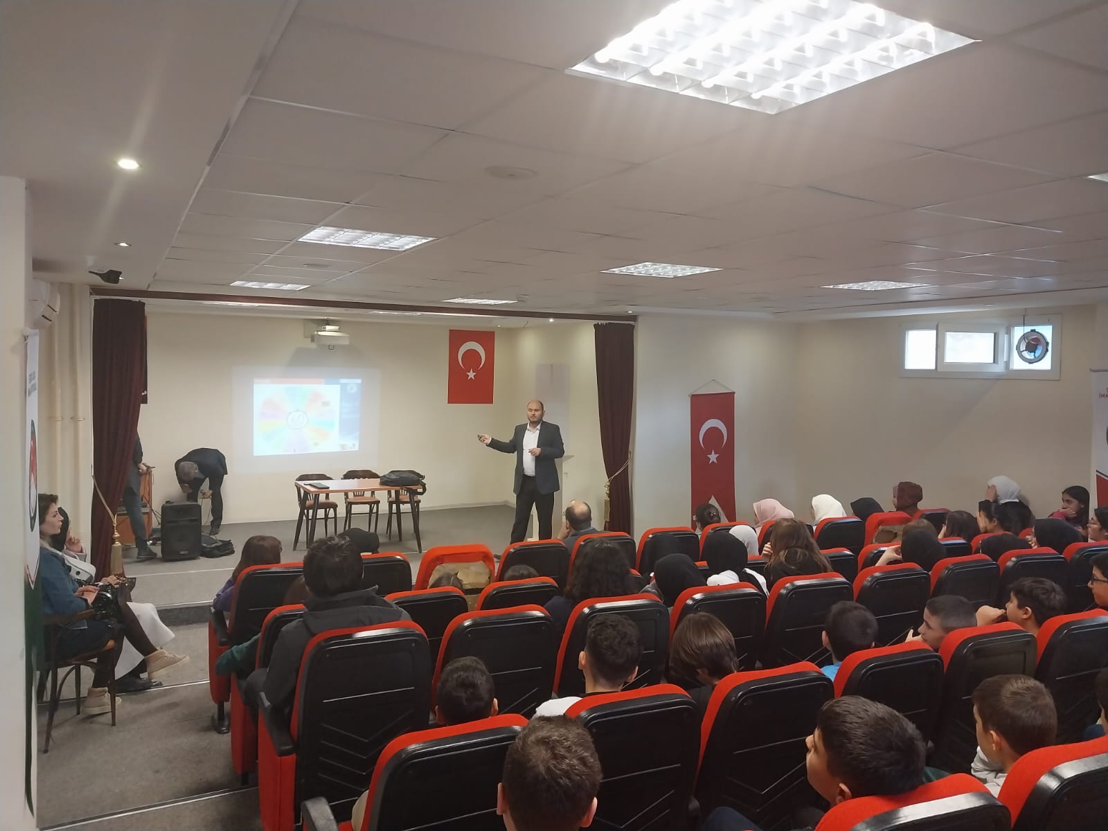 Mersin Yenişehir Şehit Erol Olçok İmam Hatip Ortaokulu Öğrencilerine Yönelik Bilinçli ve Güvenli İnternet Kullanımı Semineri
