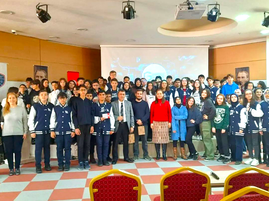 Ankara Yenimahalle Fen Lisesi Öğrencilerine Yönelik Bilinçli ve Güvenli İnternet Kullanımı Semineri