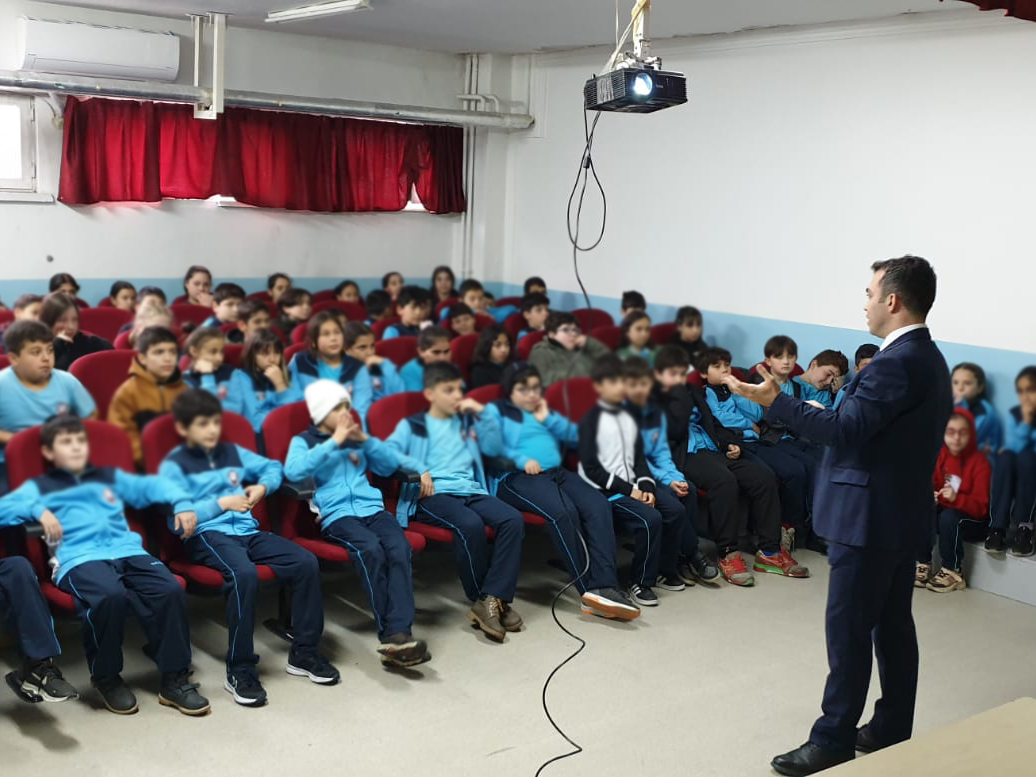 İstanbul Ümraniye Şehit Köksal Karmil Ortaokulu Öğrencilerine Yönelik Bilinçli ve Güvenli İnternet Kullanımı Semineri