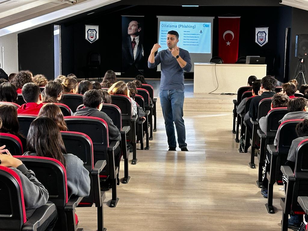 İstanbul Beykoz Kavacık Borsa Ortaokulu Öğrencilerine Yönelik Bilinçli ve Güvenli İnternet Kullanımı Semineri