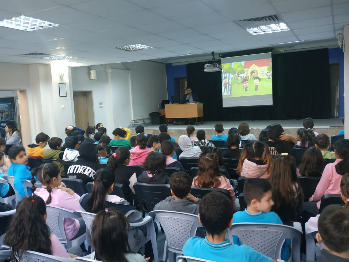 Ankara Keçiören Talip Yener İlkokulu Öğrencilerine Yönelik Bilinçli ve Güvenli İnternet Kullanımı Semineri