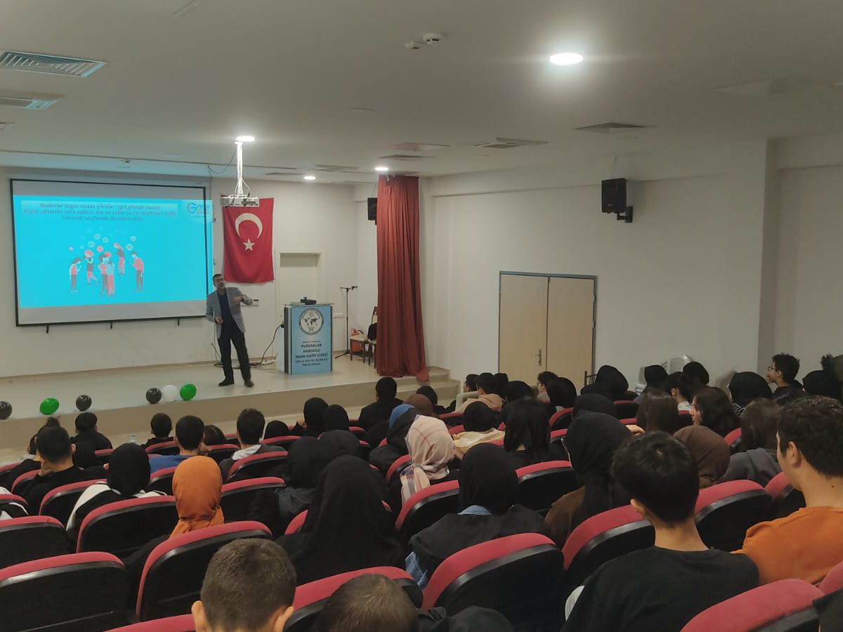 Ankara Pursaklar Anadolu İmam Hatip Lisesi Öğrencilerine ve Velilerine Yönelik Bilinçli ve Güvenli İnternet Kullanımı Semineri